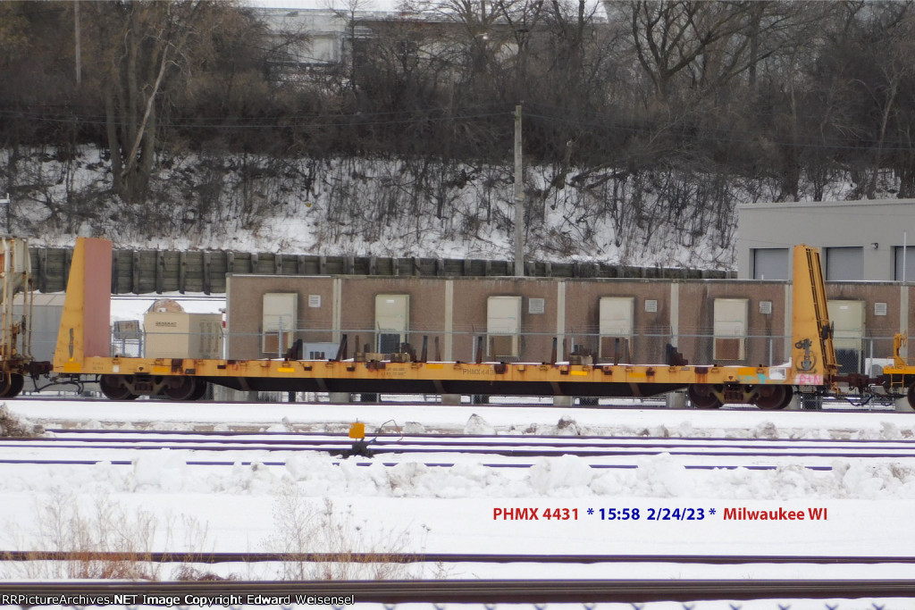 A pair of Harnishfeger bulkhead flats are buffers for today's huge load